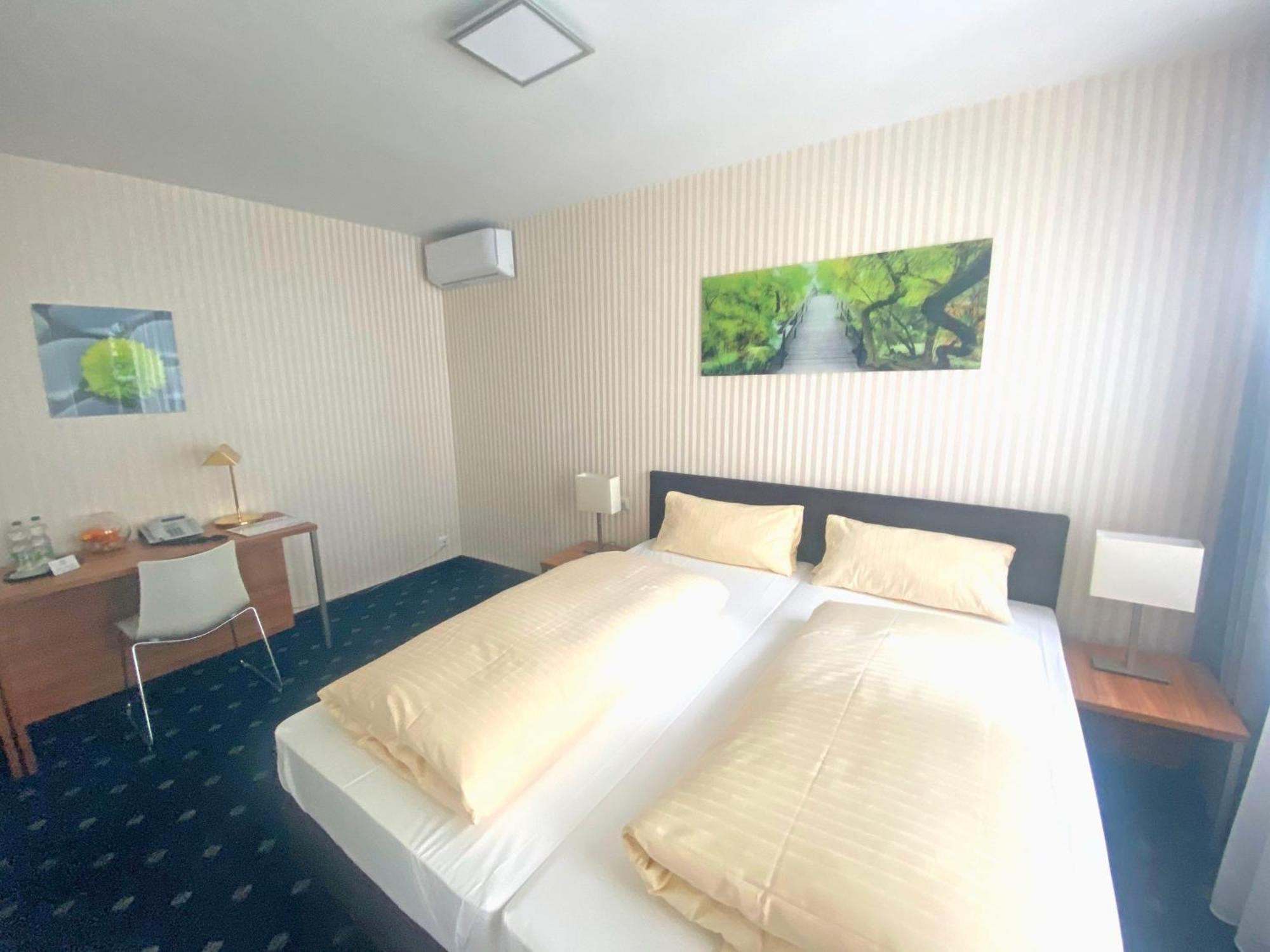 Hotel Benger เครเฟลด์ ภายนอก รูปภาพ