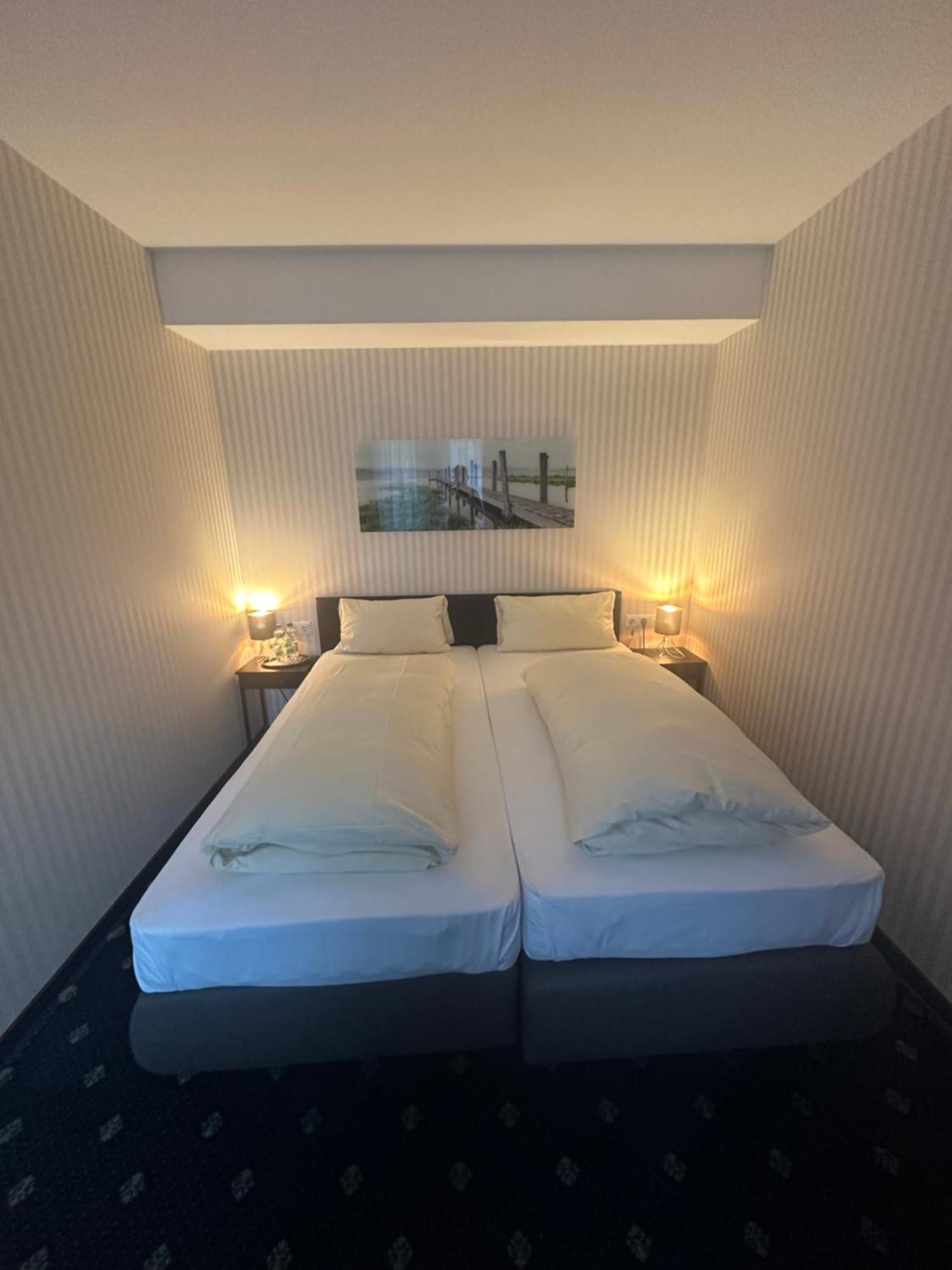 Hotel Benger เครเฟลด์ ภายนอก รูปภาพ